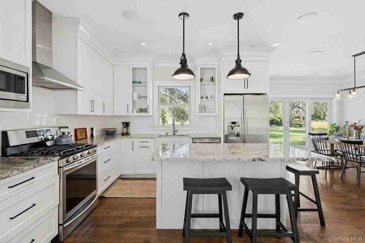 134A Montauk Hwy - Photo 3 of 16