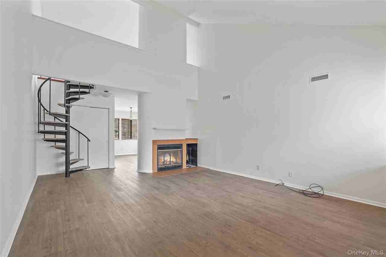 132 Stone Mdw - Photo 2 of 16