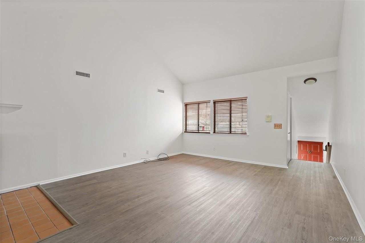 132 Stone Mdw - Photo 3 of 16