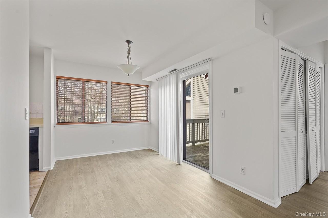 132 Stone Mdw - Photo 4 of 16