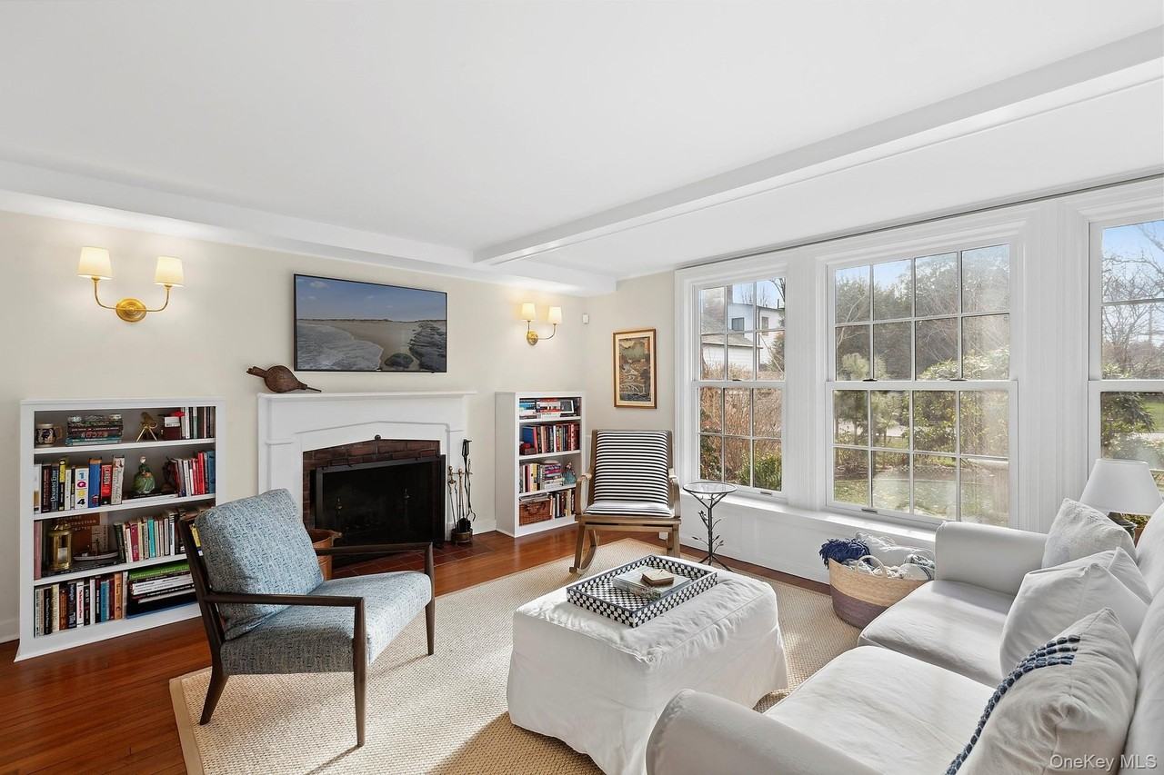 393 Hill St - Photo 2 of 13