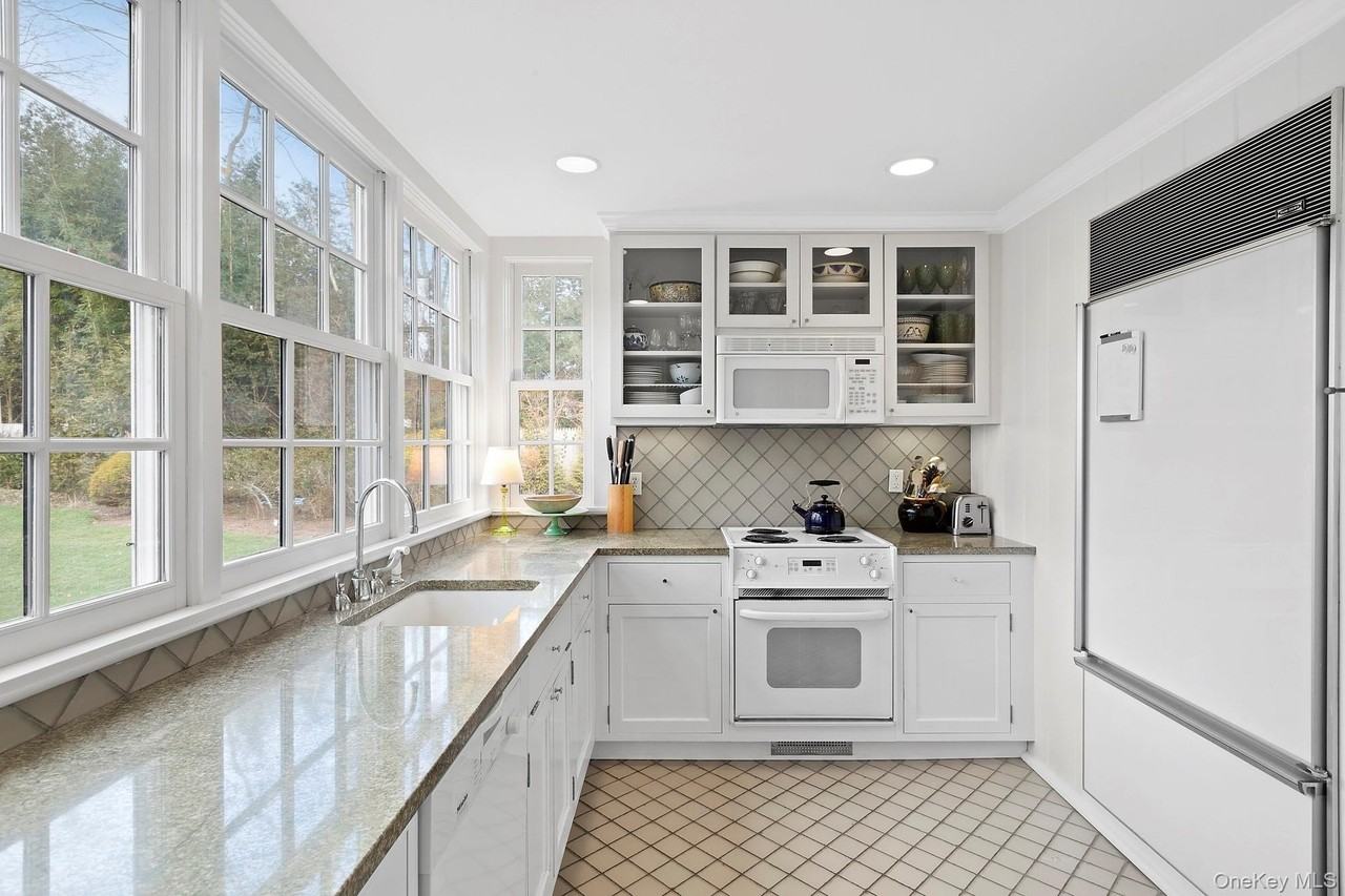 393 Hill St - Photo 3 of 13