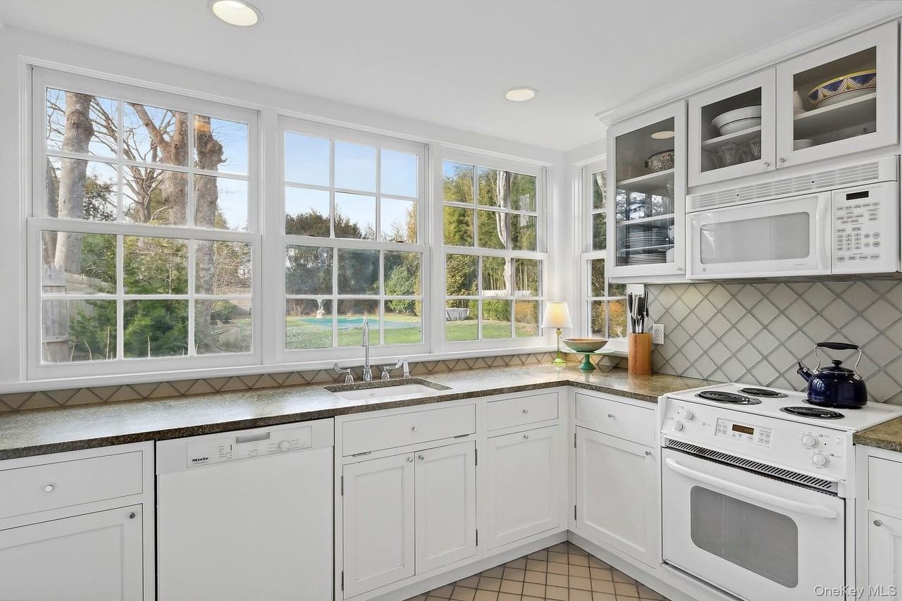 393 Hill St - Photo 4 of 13