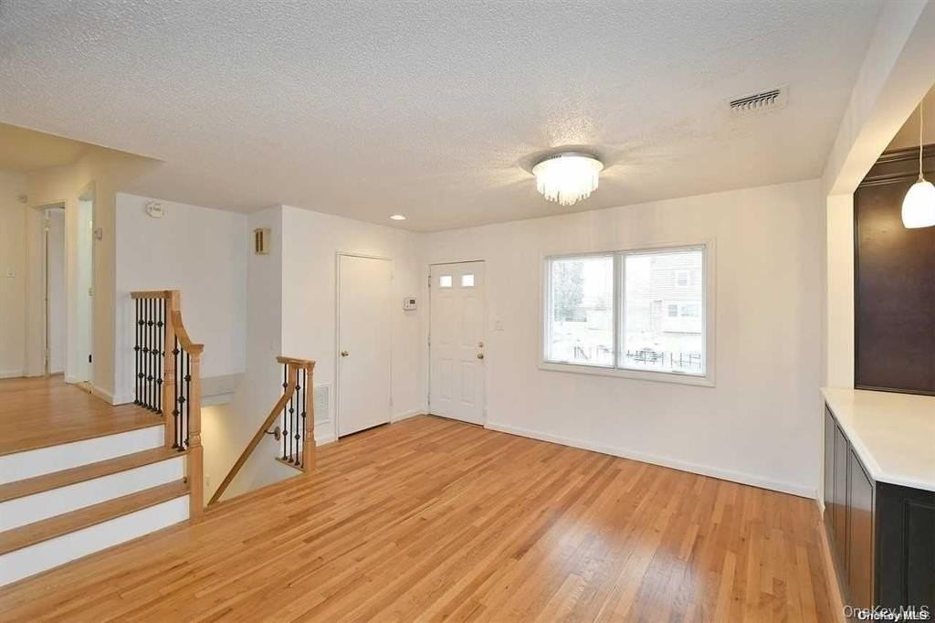 6 Patricia St - Photo 5 of 17