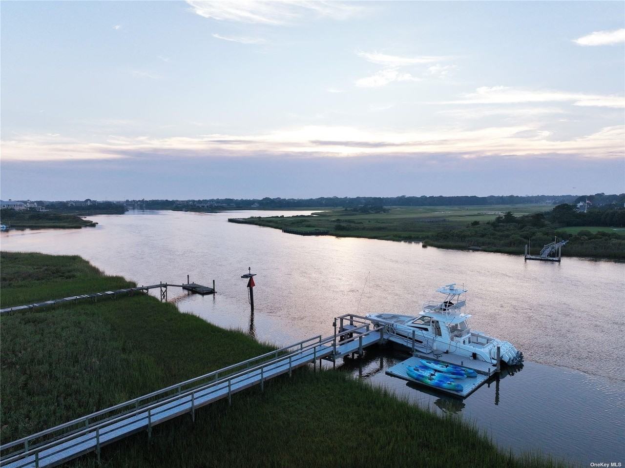 157 Dune Rd - Photo 4 of 36
