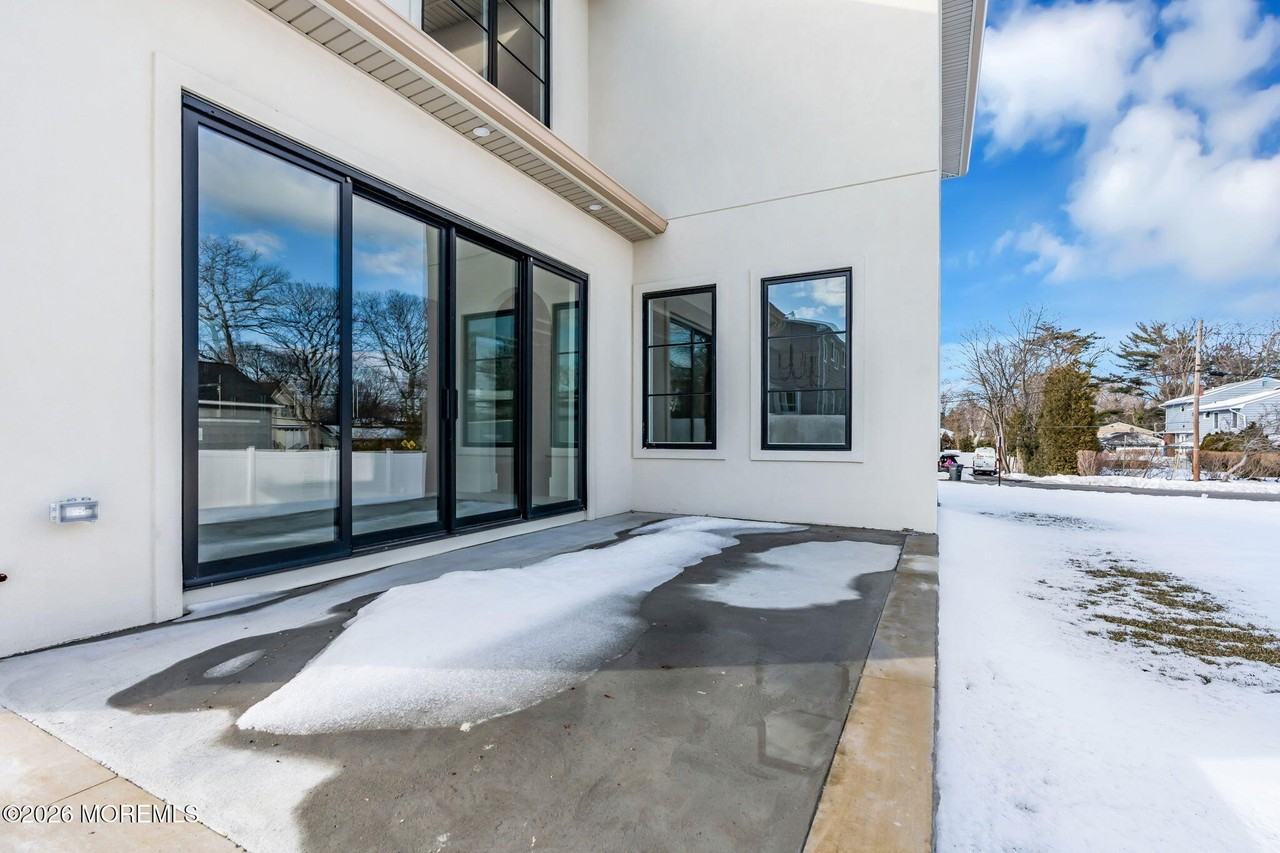 497 Norwood Ave - Photo 5 of 50