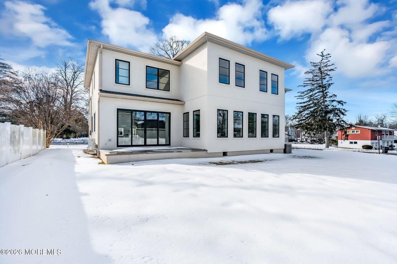 497 Norwood Ave - Photo 6 of 50