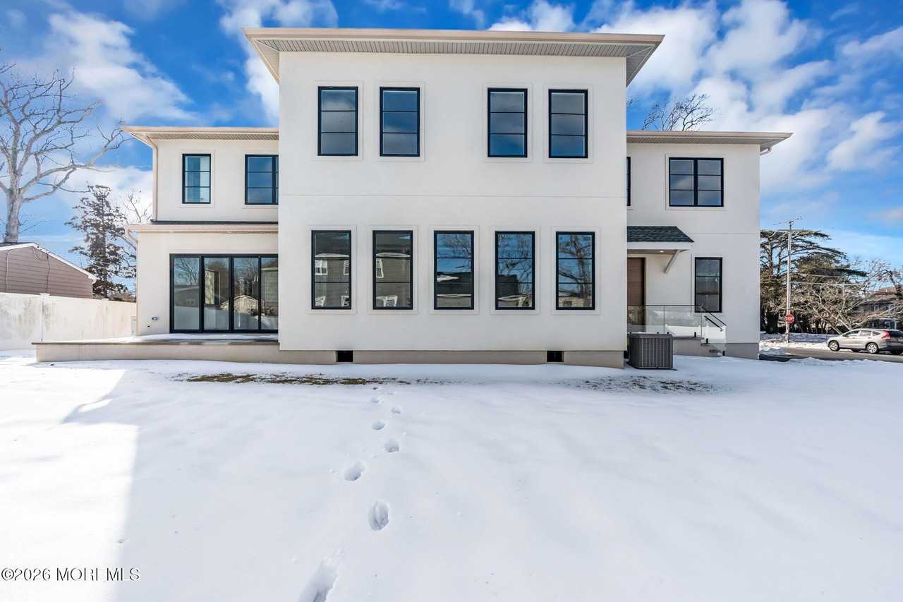 497 Norwood Ave - Photo 7 of 50