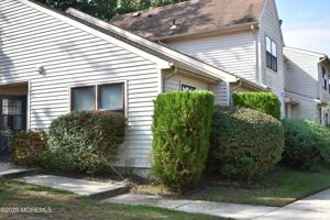 featured image of 27 Pin Oak Ln