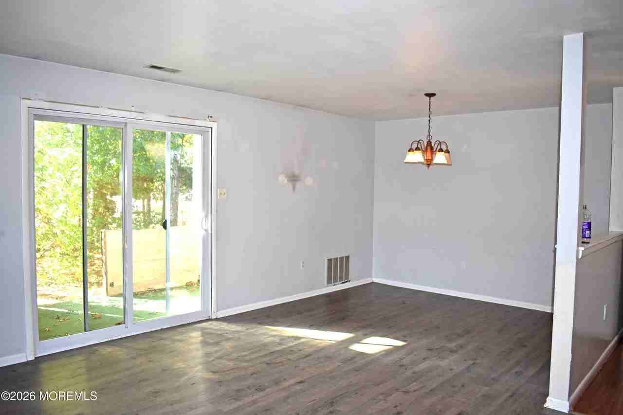 27 Pin Oak Ln - Photo 2 of 9