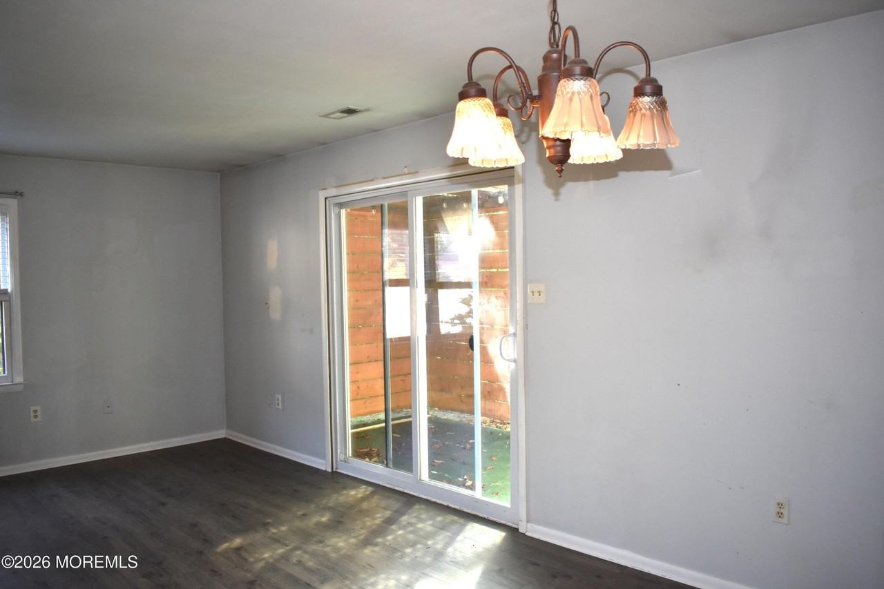 27 Pin Oak Ln - Photo 4 of 9