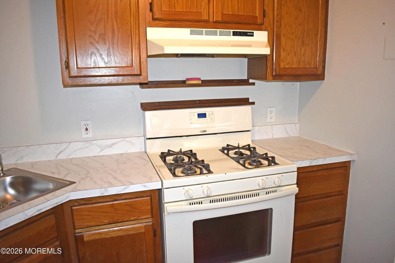 27 Pin Oak Ln - Photo 7 of 9