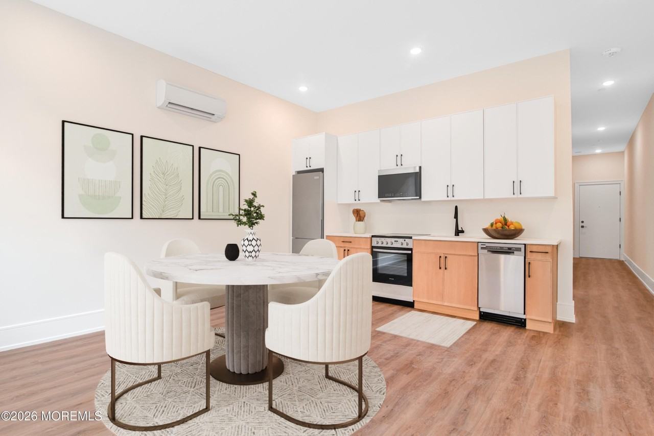 527 Bangs Ave #409