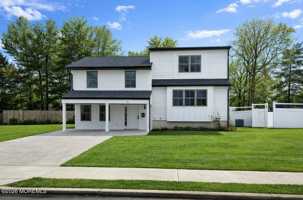 featured image of 20 Roslyn Dr