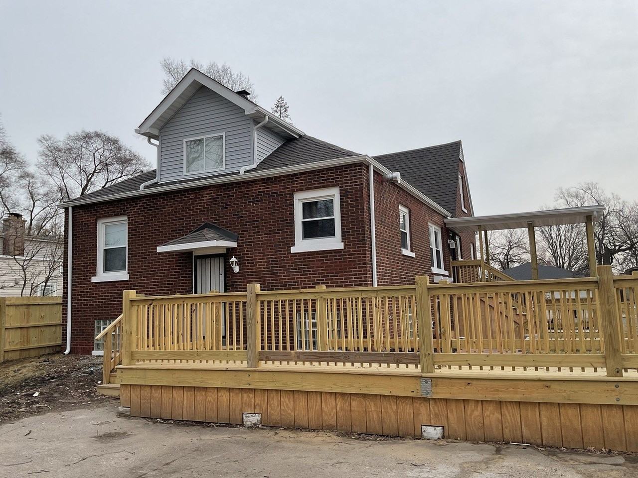 14846 Woodlawn Ave - Photo 3 of 12