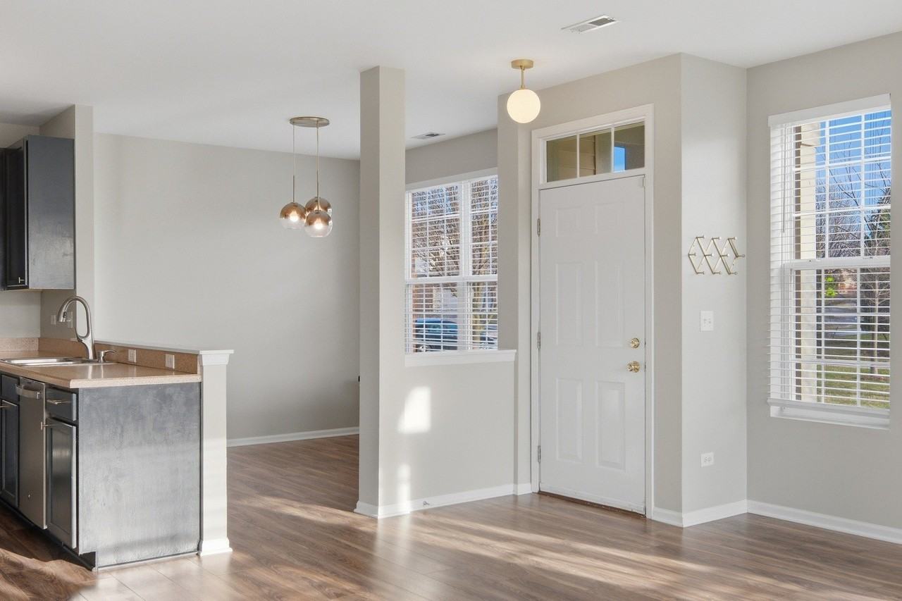 1586 Millbrook Dr - Photo 5 of 37