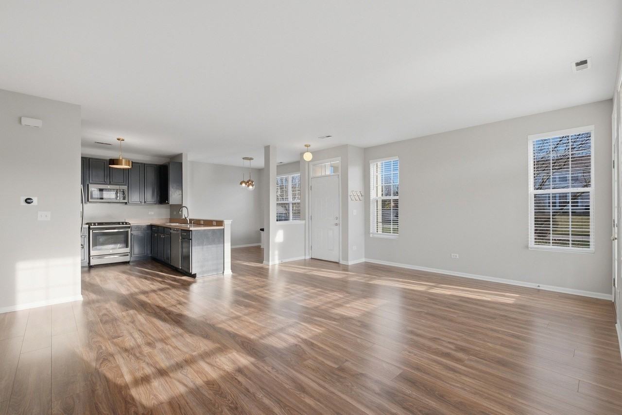 1586 Millbrook Dr - Photo 6 of 37