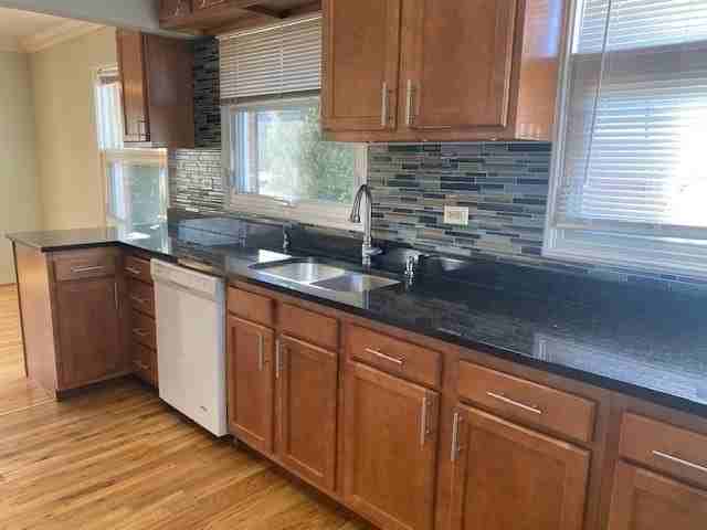 312 N Reuter Dr - Photo 4 of 23