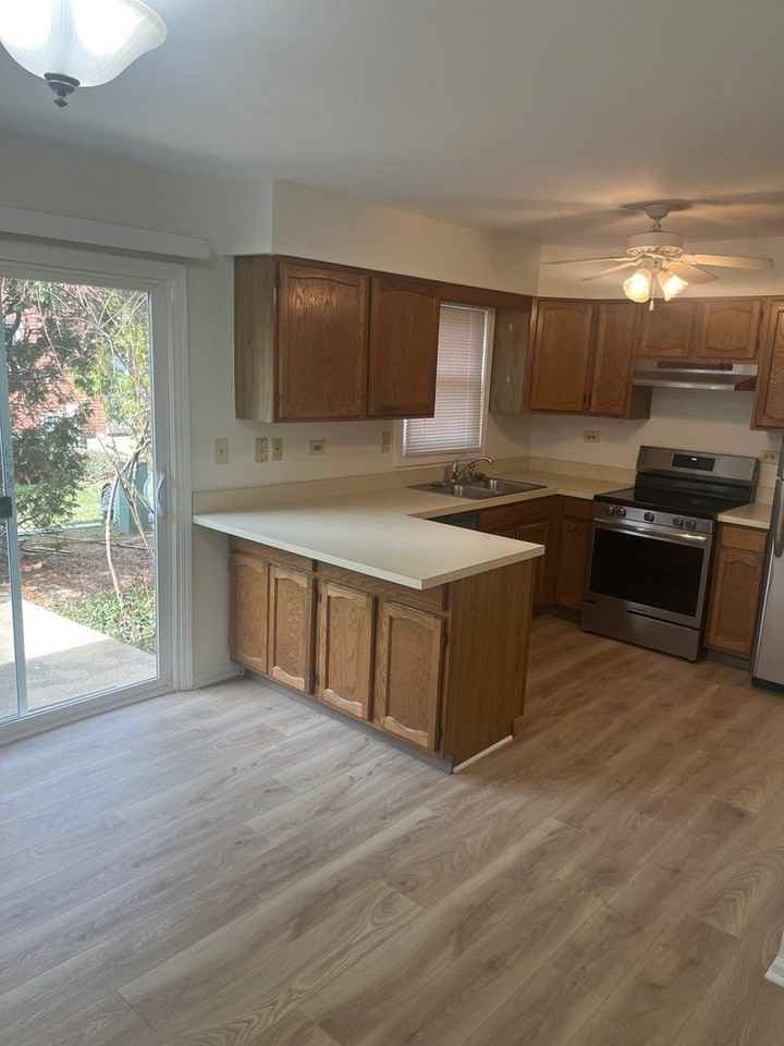 2122 Rugen Rd #C - Photo 3 of 18