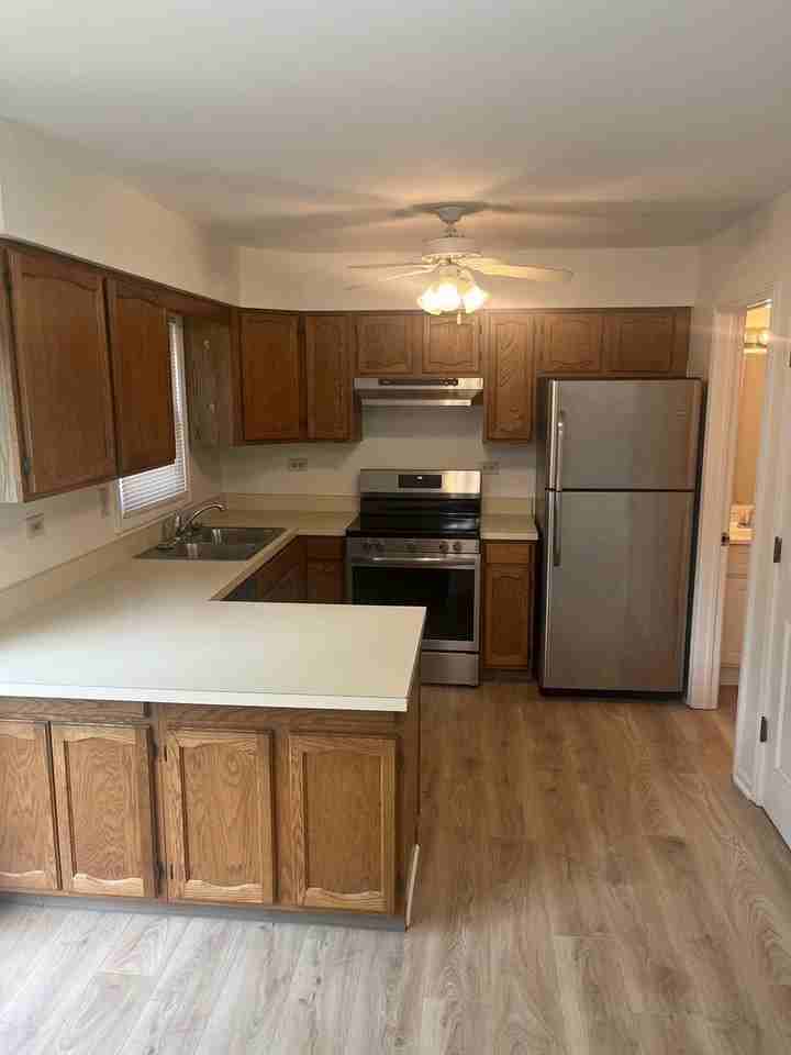 2122 Rugen Rd #C - Photo 4 of 18
