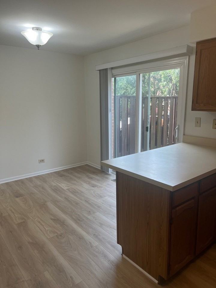 2122 Rugen Rd #C - Photo 5 of 18