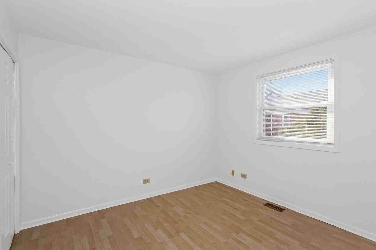 2122 Rugen Rd #C - Photo 7 of 18