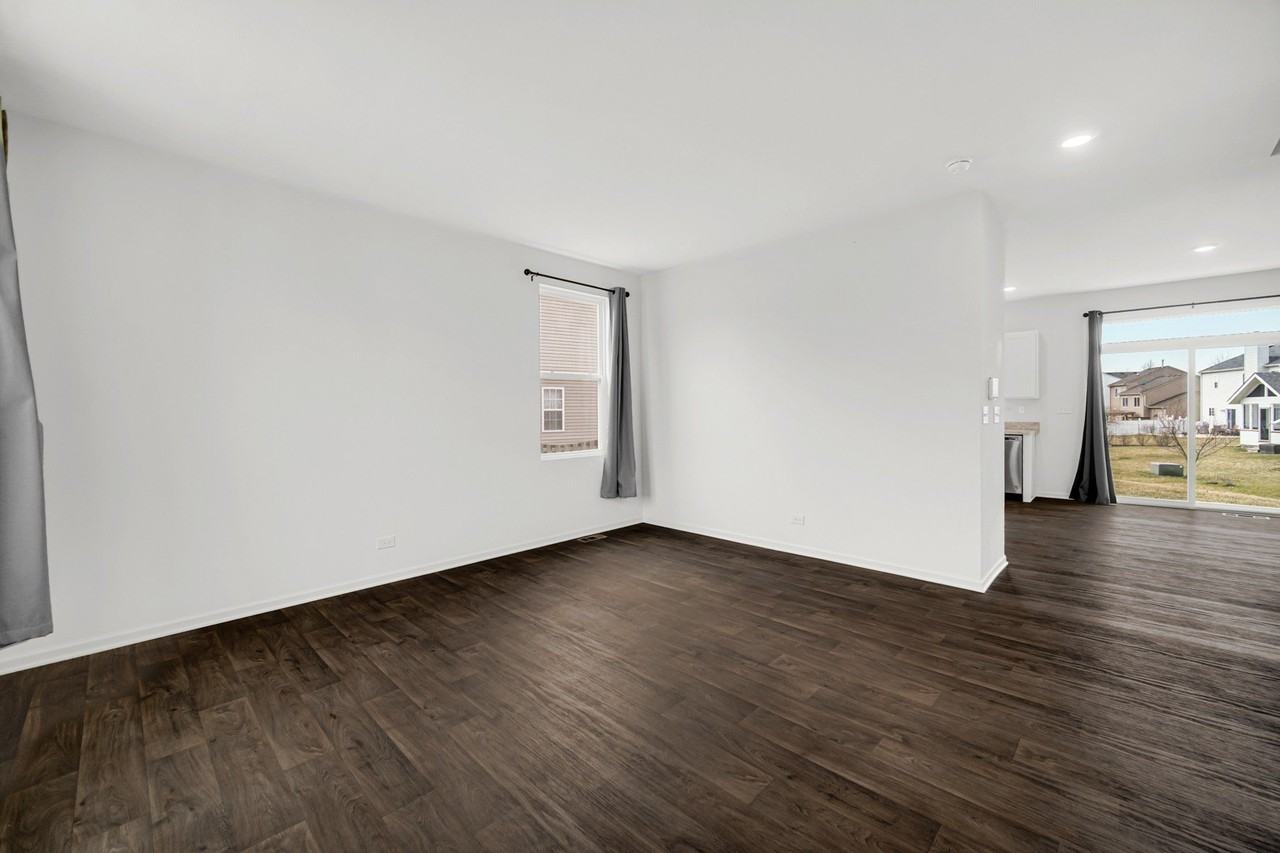 2155 Greenview Dr - Photo 5 of 26