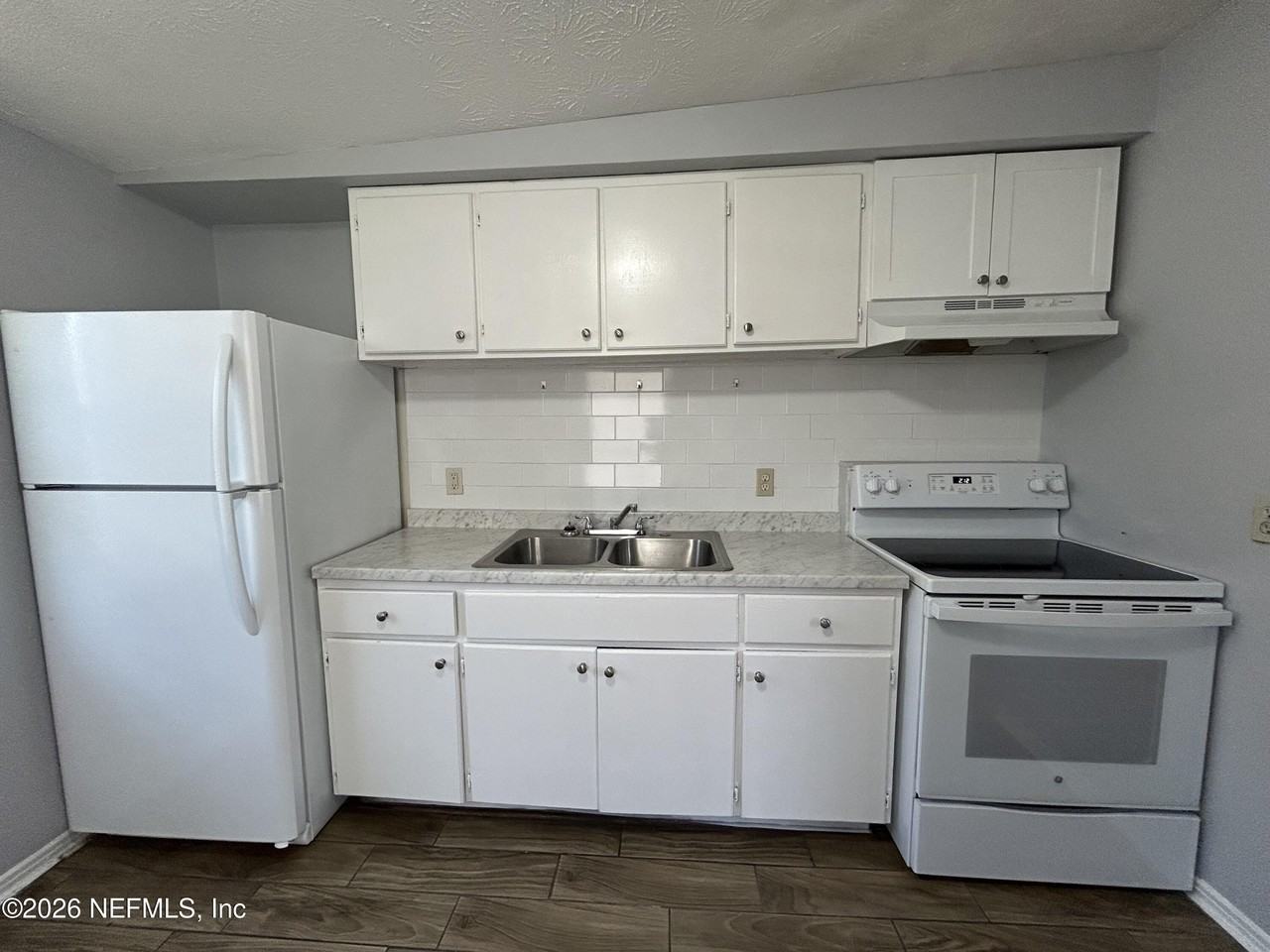 3248 Phyllis St - Photo 3 of 9