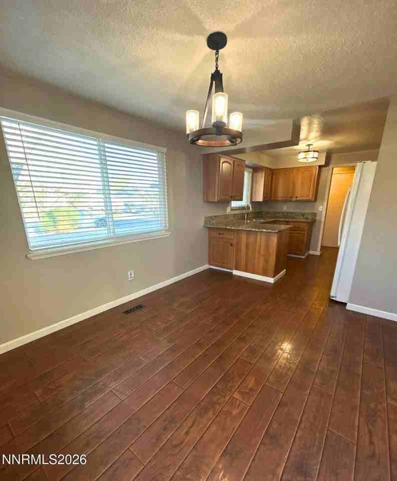 415 Sycamore St - Photo 3 of 18