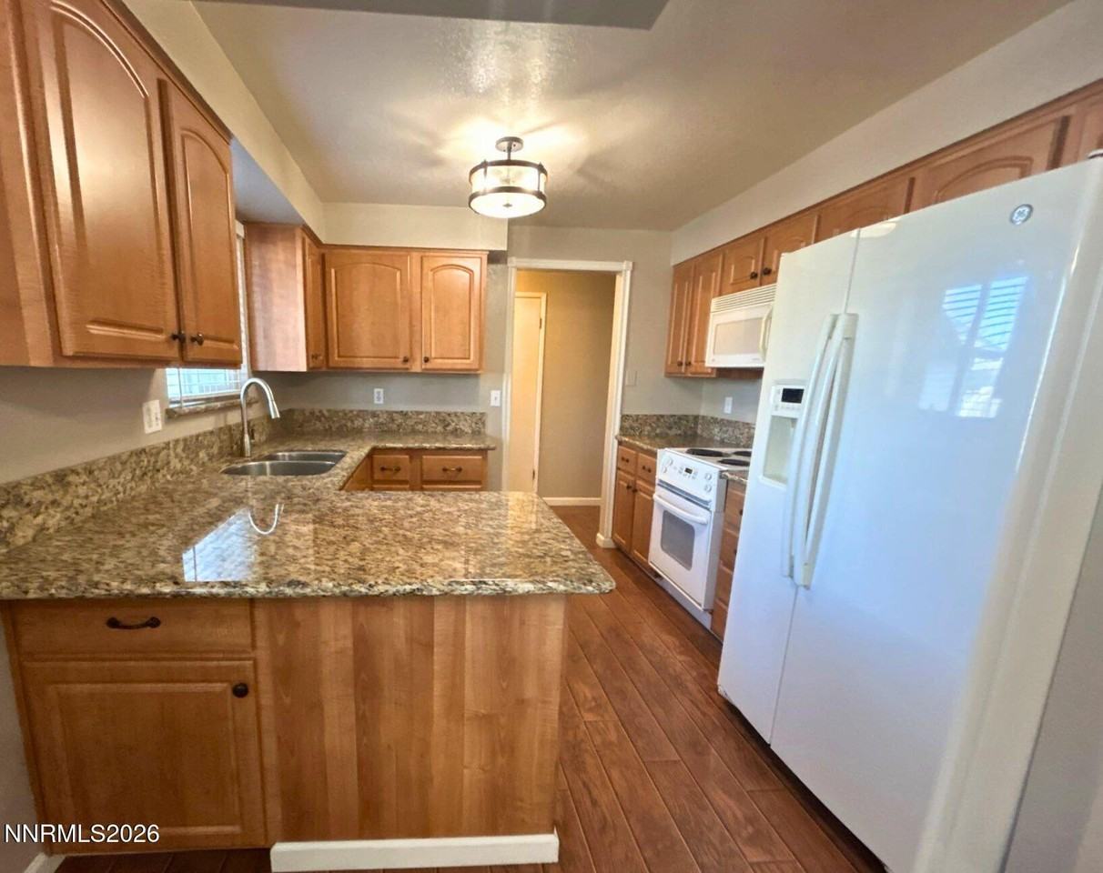 415 Sycamore St - Photo 4 of 18