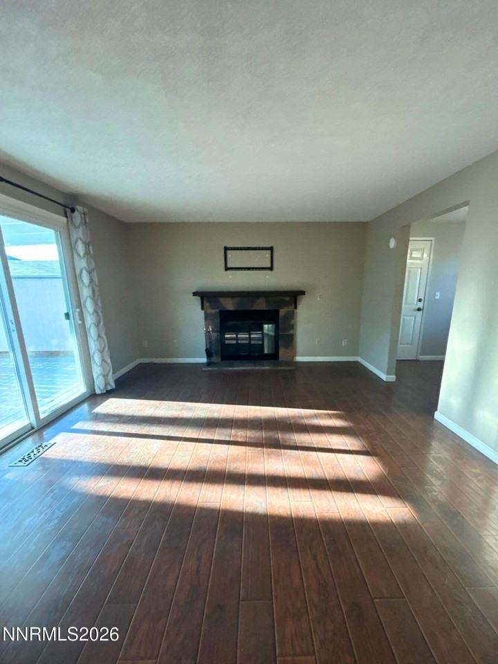 415 Sycamore St - Photo 6 of 18