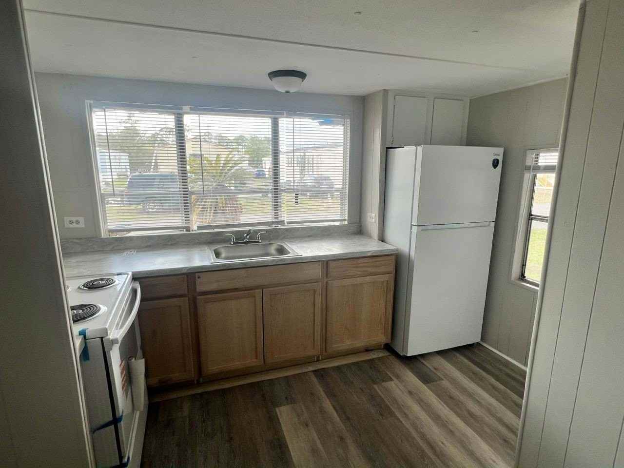 133 Lakeside Garden Cir #133 - Photo 3 of 17