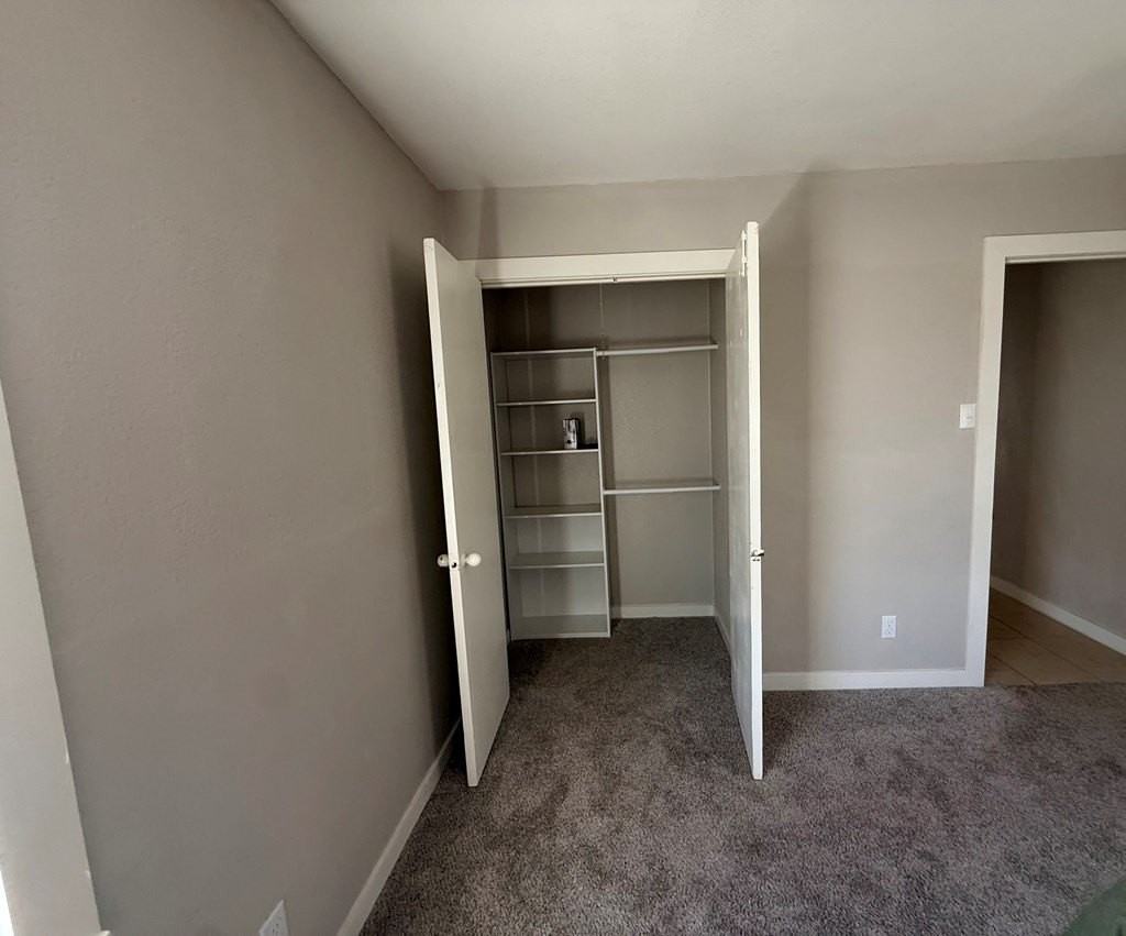 1421 N Lauderdale Ave - Photo 2 of 11