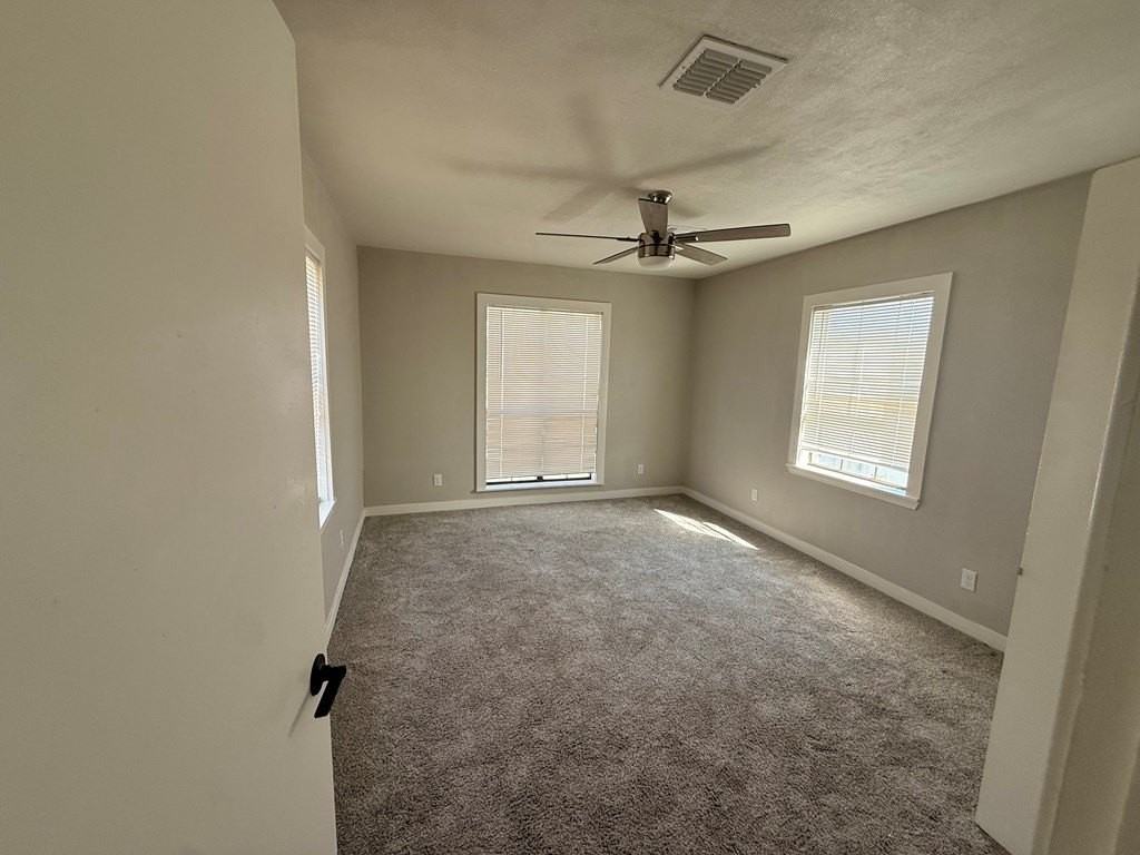 1421 N Lauderdale Ave - Photo 3 of 11