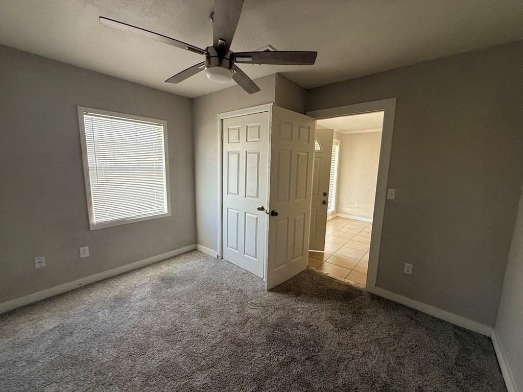 1421 N Lauderdale Ave - Photo 6 of 11