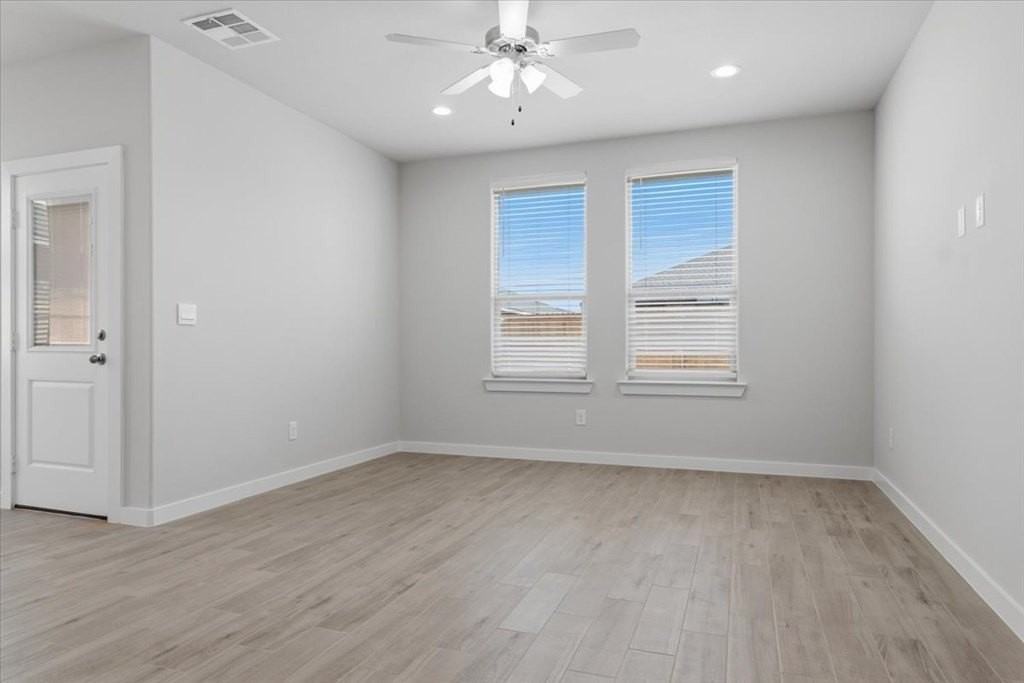 1914 Fortune Dr - Photo 4 of 22