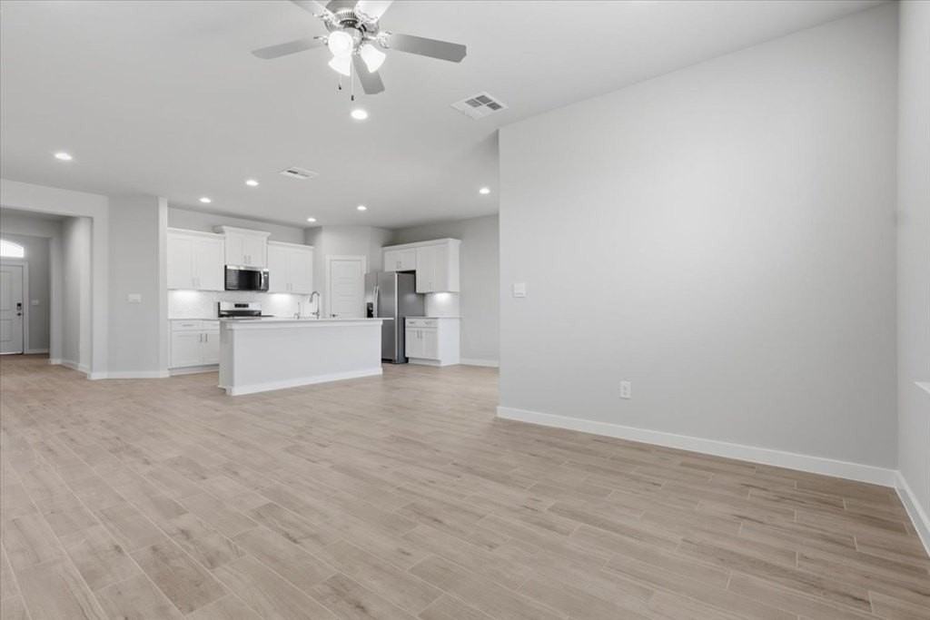 1914 Fortune Dr - Photo 5 of 22