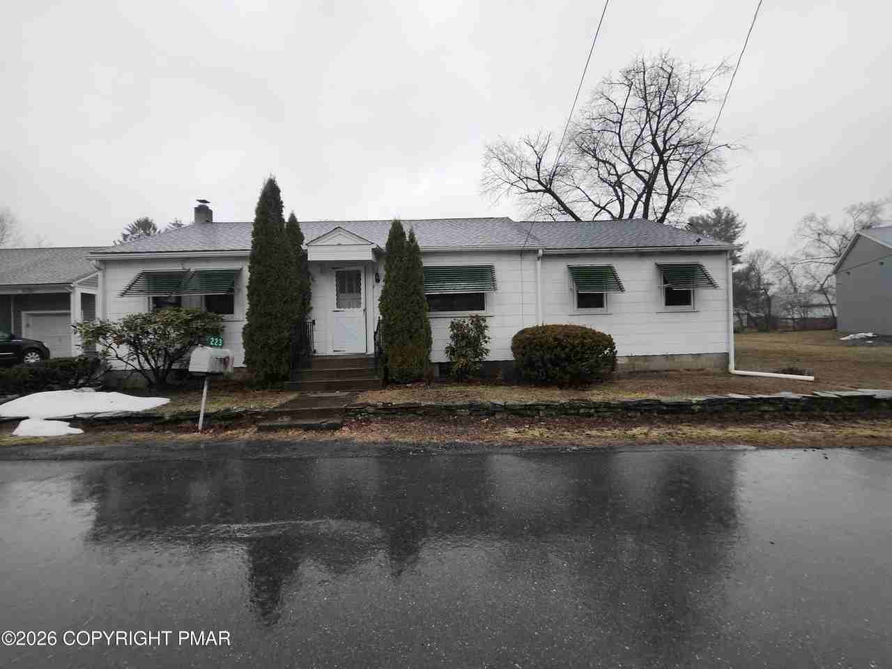 223 Howard St - Photo 2 of 44