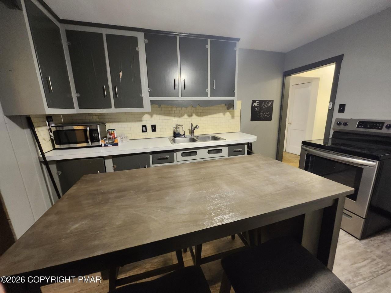 223 Howard St - Photo 7 of 44