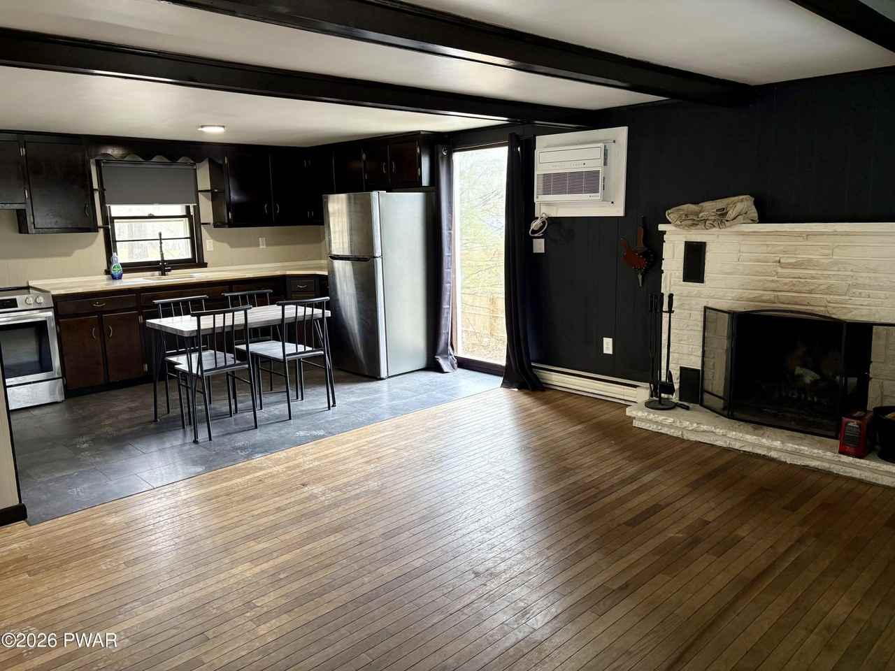 256 Wynding Way - Photo 3 of 15