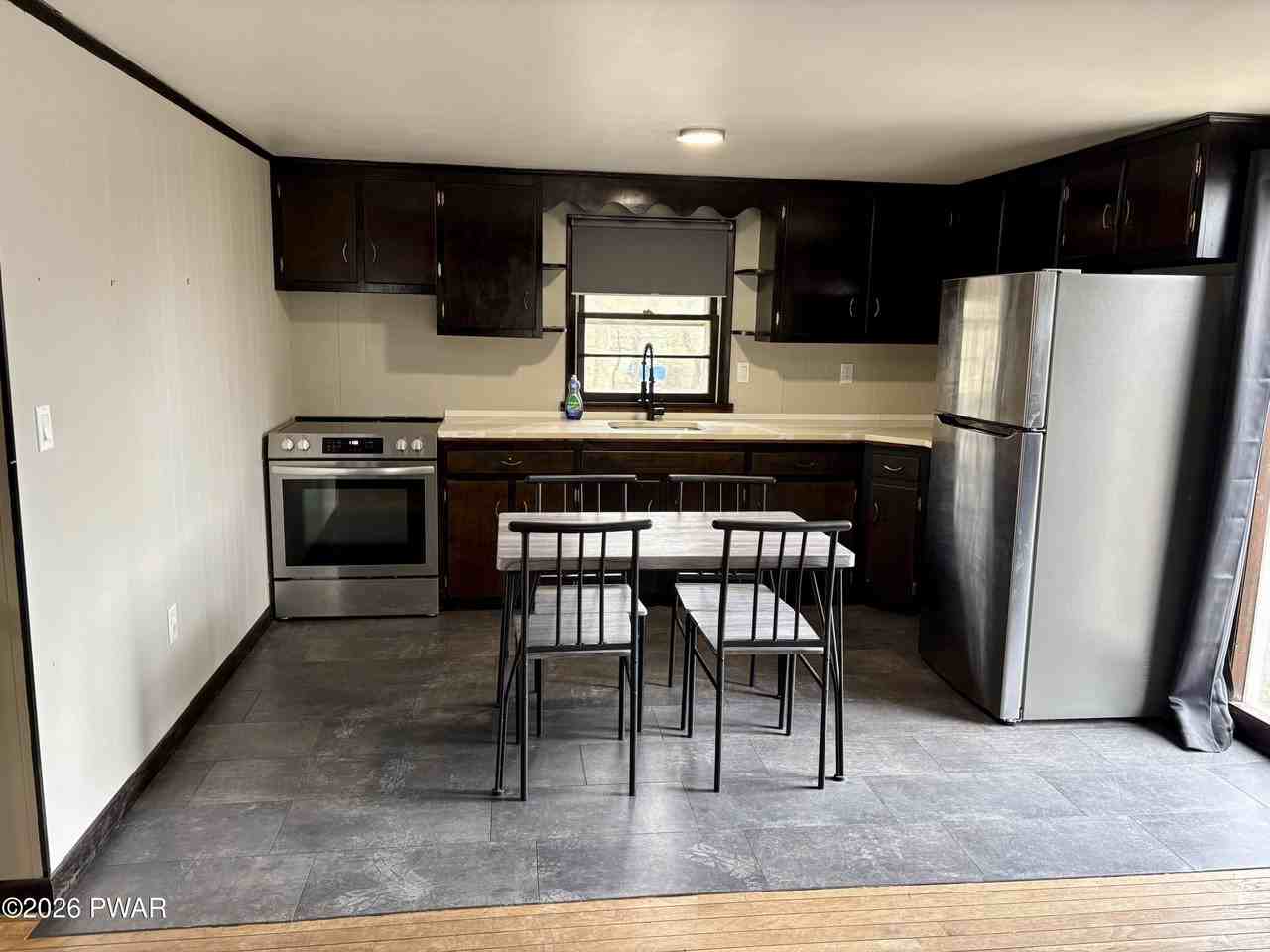 256 Wynding Way - Photo 6 of 15