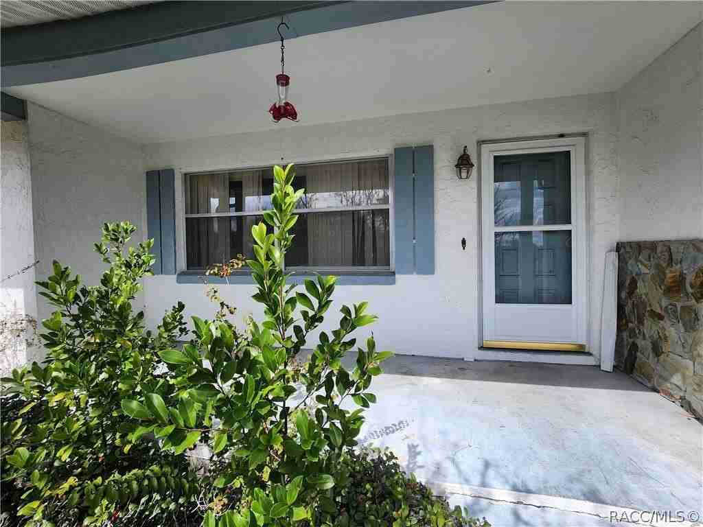 229 W Casurina Pl - Photo 2 of 10