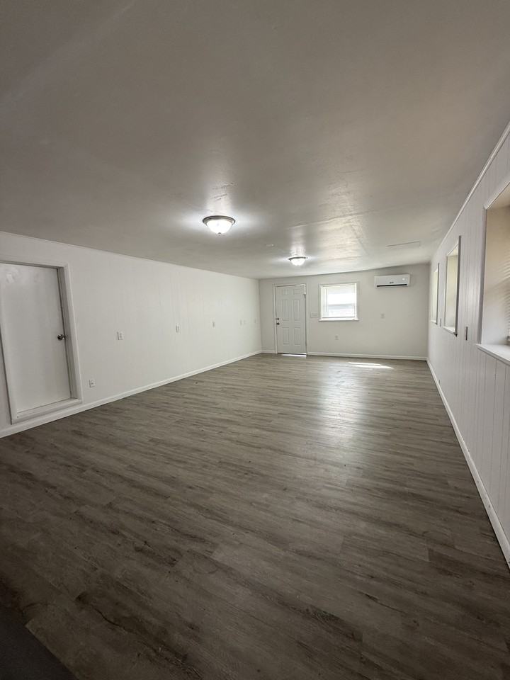 521 Savoy Ave #1 - Photo 4 of 14