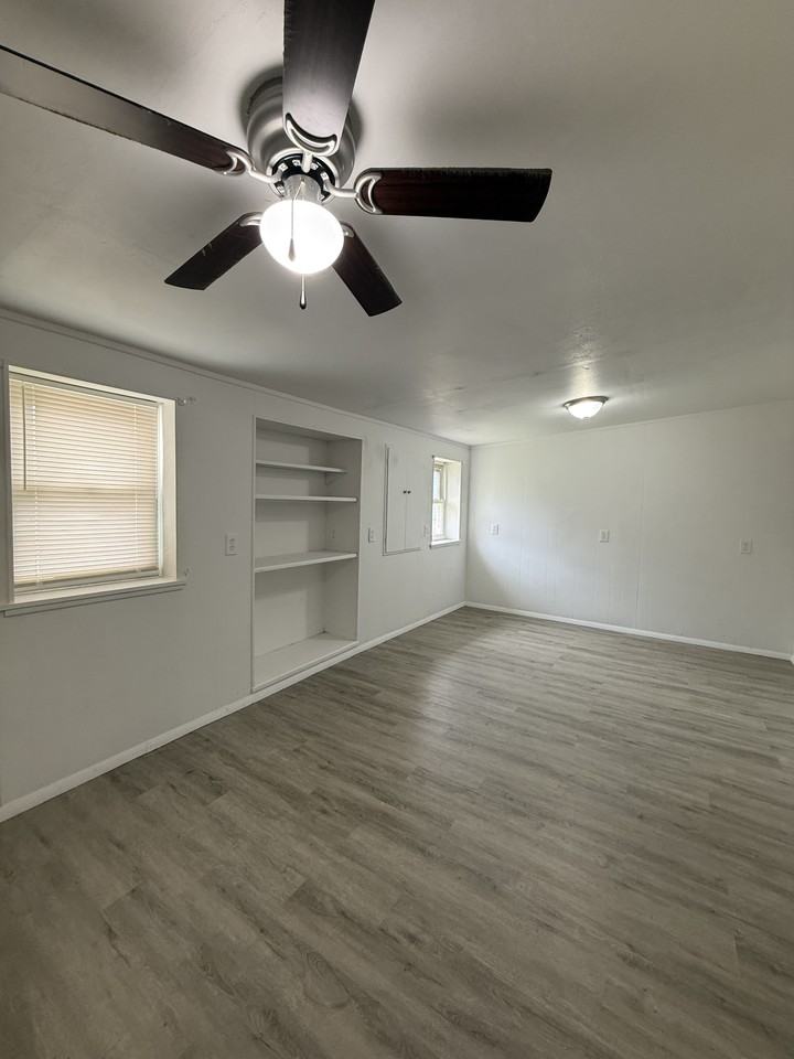 521 Savoy Ave #1 - Photo 6 of 14