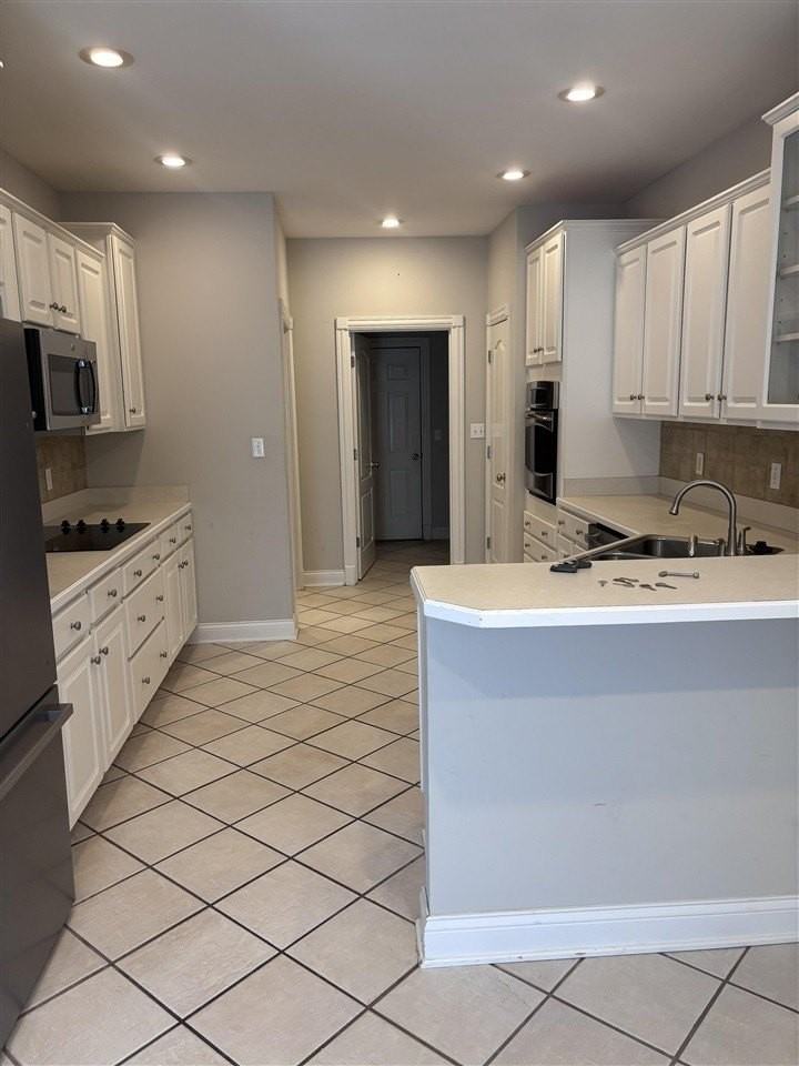 311 Augusta Ave - Photo 3 of 17