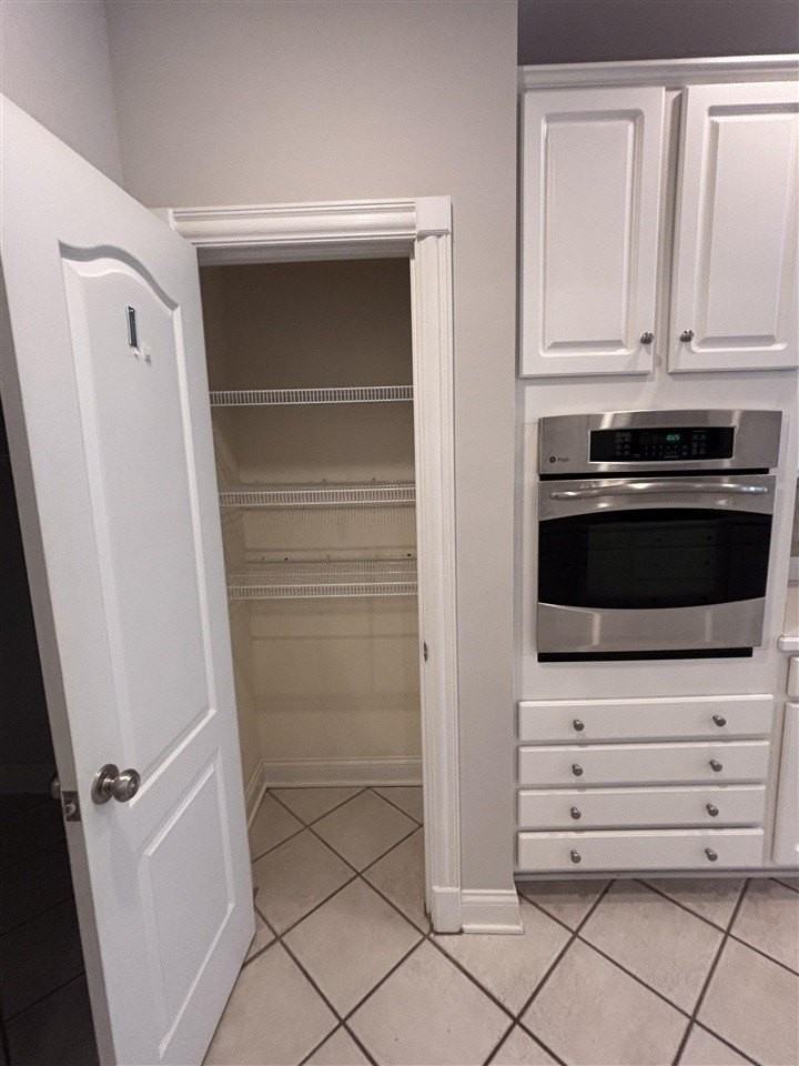 311 Augusta Ave - Photo 6 of 17