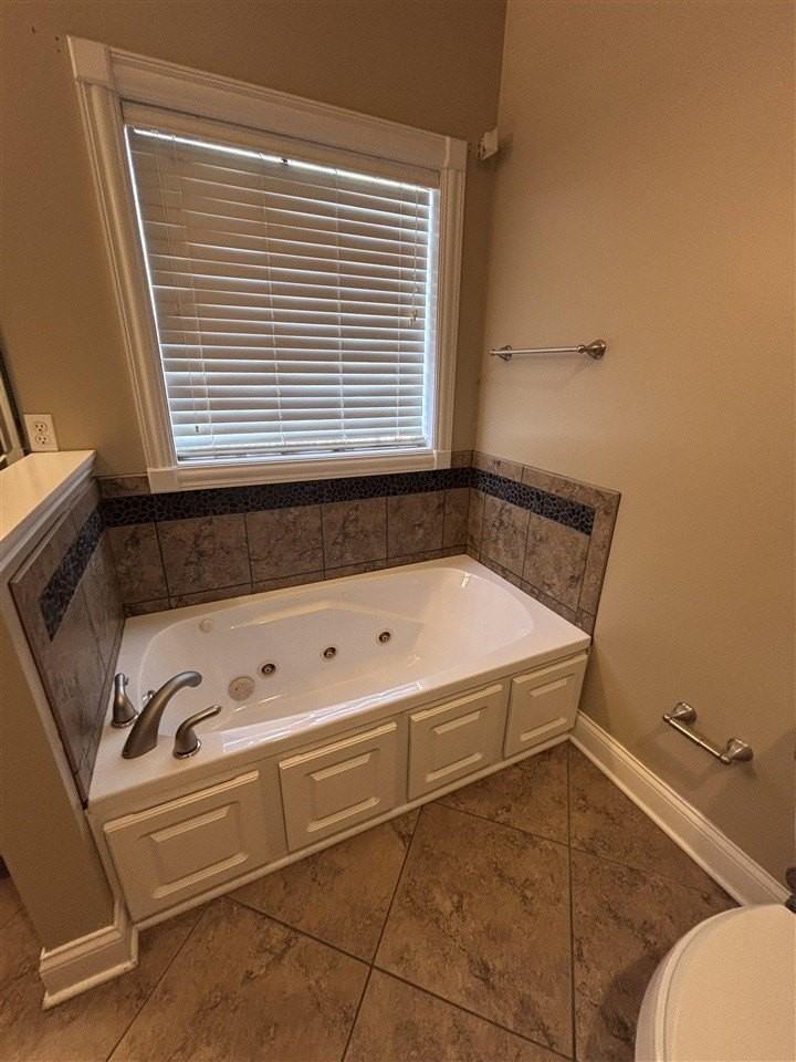 311 Augusta Ave - Photo 7 of 17