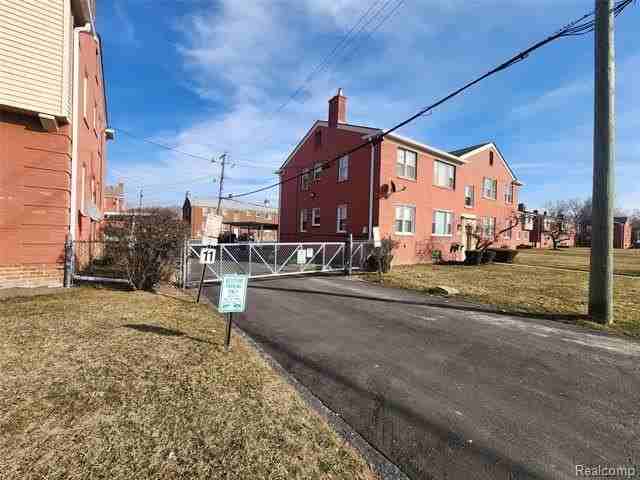 20248 Schaefer Hwy - Photo 3 of 17