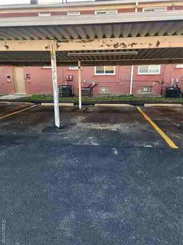 20248 Schaefer Hwy - Photo 4 of 17