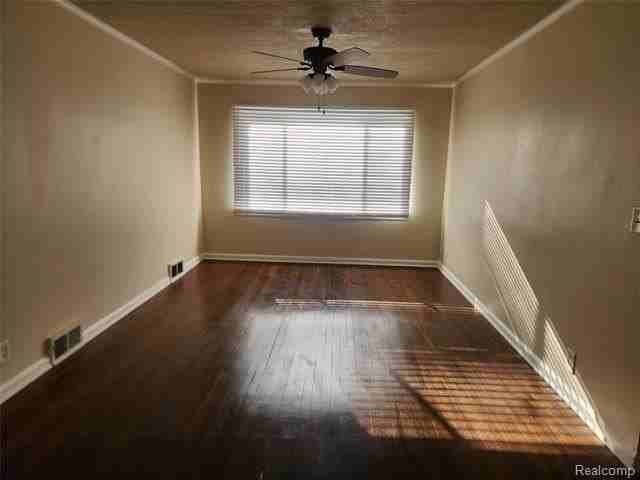 20248 Schaefer Hwy - Photo 7 of 17